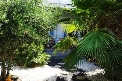 Image de Rez de Jardin Calme Entre Plage et Marché