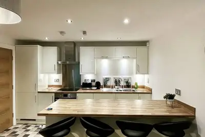 Image de Modern Central Basement Apartment, Richmond