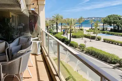 Image de Amazing spacious appartement front of the beach.