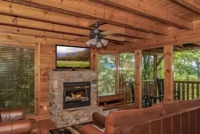 Image de My Happy Place: Mountain Views, Resort Pool, Games, close to Area Attractions!