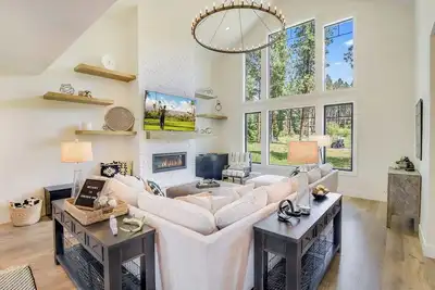 Image de Luxury Premier Home | Spa + Chef’s Kitchen & Early Check-In & Late Checkout