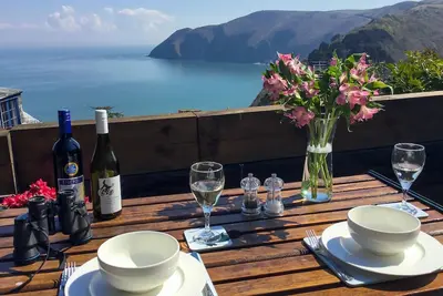 Image de A charming dog and couple friendly quirky apartment with sea views, in a popular location in North D