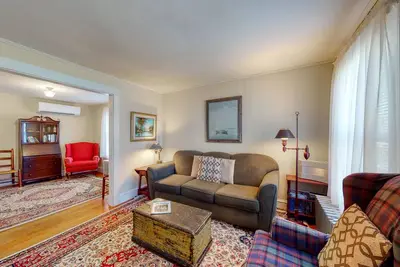 Image de Classic bungalow close to bay & beach w/WiFi & private washer/dryer