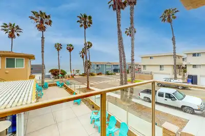 Elegant Condo w/Beach Access, Free WiFi, Private Washer/Dryer, Balcony