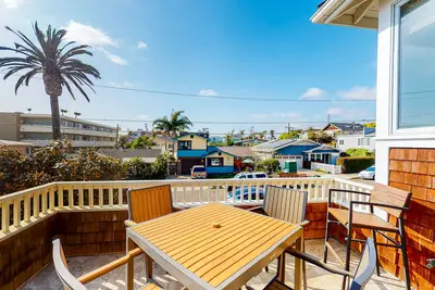 Image de Fantastic Family House 1/2 Block From Beach w/Private W/D, Free WiFi, Central Ac