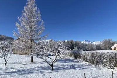 Image de Rez de jardin avec vue sur les montagnes