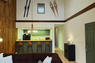 Image de Cozy Condo - 2br/2ba: With Outdoor Pool, Hot Tub, and Club MeadowRidge Access