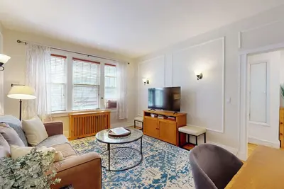 Image de Renovated 2b, In-unit Laundry, Longwood, 1st Flr