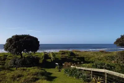 Image de Large Beautiful Beach House