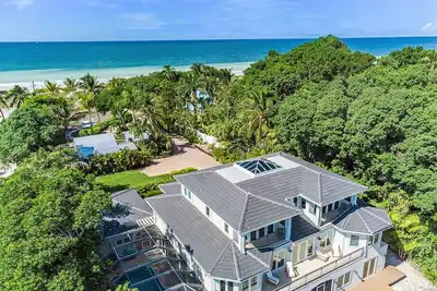 Image de Point of View - luxury Captiva Island Gulf to Bay home