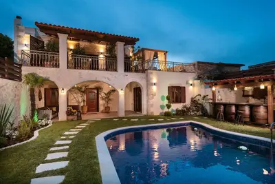 Image de Villa Emprosneros with Pool