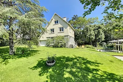 Image de Maison d'exception à 80m de la plage avec accès direct, proche commerces, terrasse, Bbq, WiFi inclus