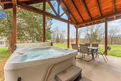 Image de No stairs, 4 King Bedrooms, Hot Tub, Fire pit
