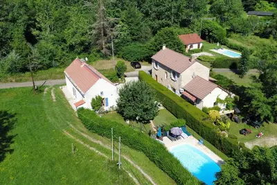 Image de Maison de charme à la campagne, avec piscine privée.