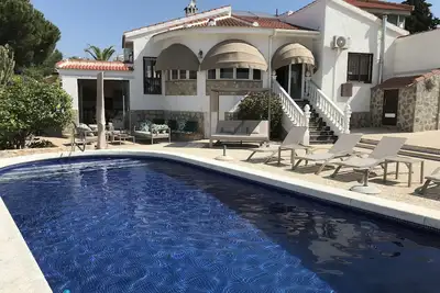 Image de Cozy luxury villa and private pool and countless relaxing places to enjoy sun