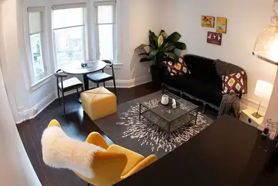 Image de Modern Trinity Bellwoods Park Queen West 2 Bedroom