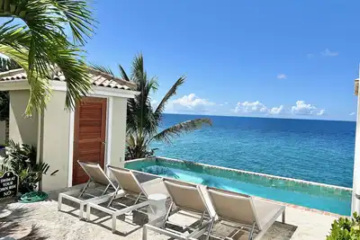 Image de The Pearl At Cane Bay—Luxury One Bedroom Waterfront Home
