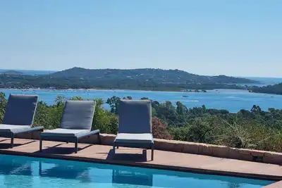 Image de Vue mer d'exception, 5 chambres, 5 salles de bain. Proches des plages.