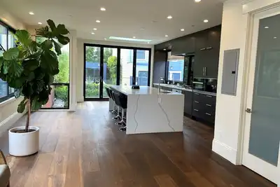 Image de Amazing Luxury Palatial View Home