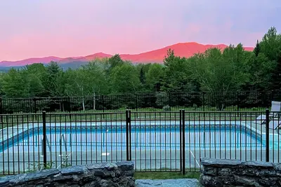 Image de Hfh: Spectacular Home with Private Pool, Hot Tub, Views, Dog Friendly. Featured in Boston Herald!