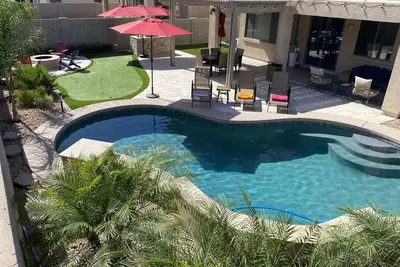 Image de Spacious Oasis in Surprise near Stadium