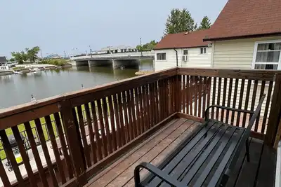 Image de Dock Life Beach 1 - Cottage 4, Riverside 2 bedroom, 3 min walk to Beach 1