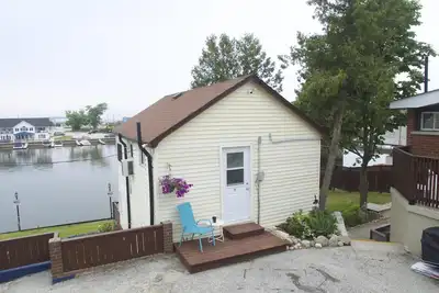 Image de Dock Life Beach 1 - Cottage 10, Riverside 2 bedroom, 3 min walk to Beach 1