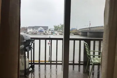 Image de Dock Life Beach 1 - Cottage 11, Riverside 2 bedroom, 3 min walk to Beach 1