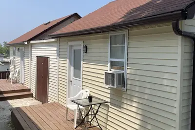 Image de Dock Life Beach 1 - Cottage 14, Riverside Property, 1 Bdrm, 3min walk to Beach 1