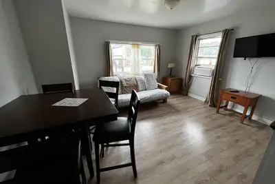 Image de Dock Life Beach 1 - Unit 16, Riverside Property, 2 Bdrm, 3 min walk to Beach 1