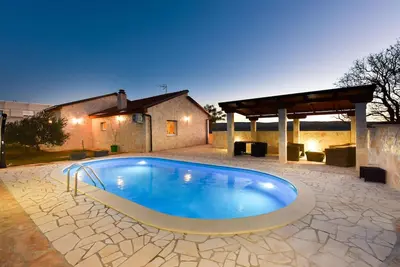 Image de Superbe maison Ă Pridraga avec WiFi