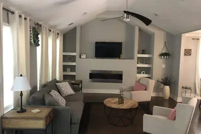 Image de Hidden Gem with backyard oasis