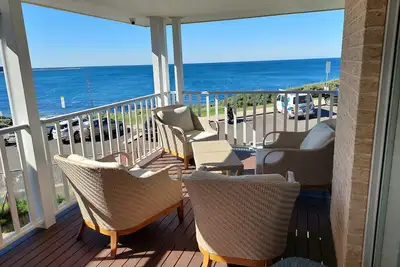 Image de Two storey beach home on Dee Why Headland. \n** Nye Fireworks Location **