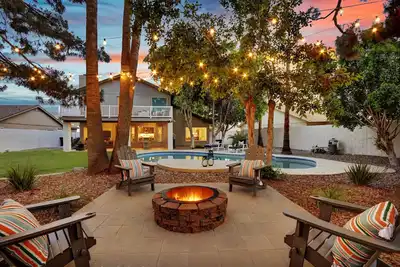 Image de 3 Bed/2. 5 Bath-Newly Renovated Elegant Home, Instant Booking on