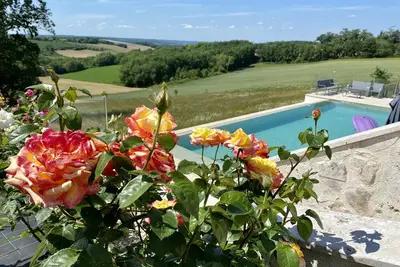 Image de Gîte 4* pour 2 à 6 personnes avec vue panoramique et piscine à débordement