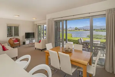 Image de Great Matarangi Location Lakeside Gem overlooking the golf course!