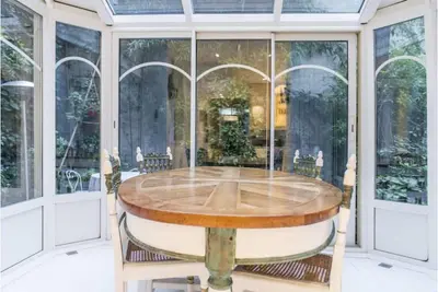Image de Cozy Parisian style apartement with a veranda overlooking a private garden.