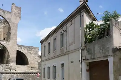 Image de Appartement à Avignon centre intra muros. Cour extérieure. parking privé gratuit