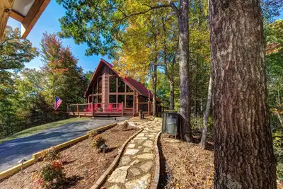 Image de … Quiet Cabin Getaway … Close to Town … Hot Tub …