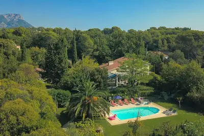 Image de Appartement A/C grand calme dans propriété avec piscine - proche des plages.