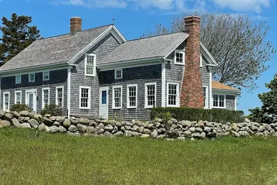 Image de Renovated Home & Finished Barn both w/ Ac, 2. 6 acres, swimming hole on property
