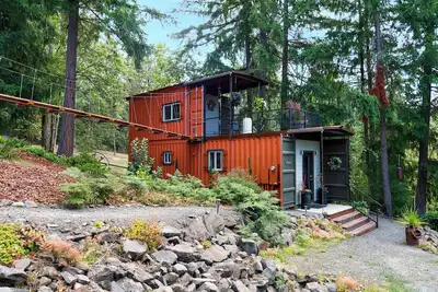 Image de Unique Shipping Container Home Farm Stay with Scottish Highland Cows