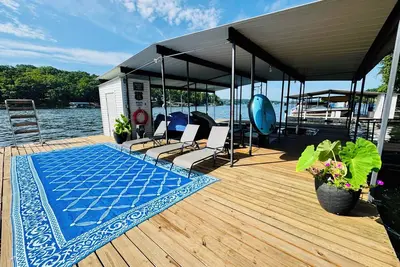 Image de Spacious Lakefront Home with Private Dock & Fire Pit at 3mm