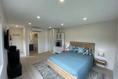 Image de New, modern quiet private studio