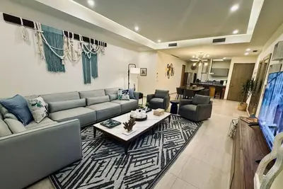 Image de Remodeled Luxurious First-Floor Apartment in Isla Residences