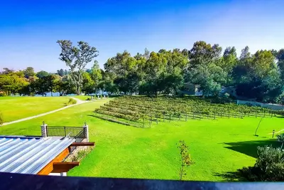 Image de Exquisite Pont de Val Riverside Escape Apartment