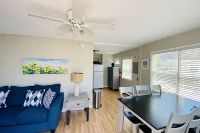 Image de Premier Host-2br Seaside Park Suite571, One Short Block to Beach, Kit, Liv Room