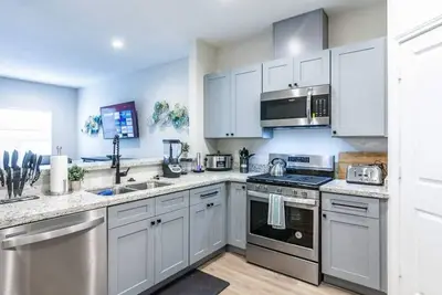 Image de Eastwood B · Eastwood B Vibrant Masterpiece Sleeps 14