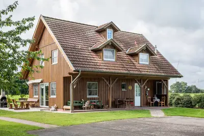 Image de La grande maison d'hôtes avec piscine, Wi-Fi et jardin ; (Pet Friendly)