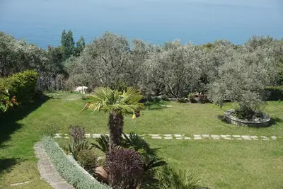 Image de Sea side house with magnificent garden